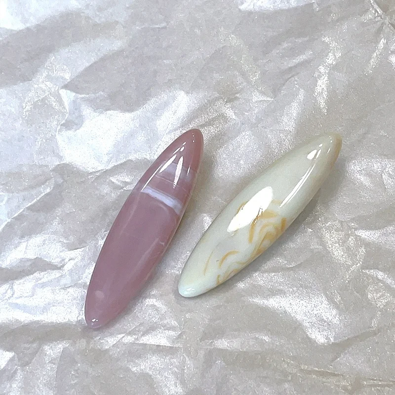 エレガントなリーフデザインのダッククリップ：日韓風ヘアアクセサリーの使い方と特性
