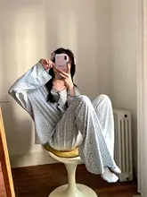 可愛い花柄ラウンドネックコットン長袖パジャマ【秋用・女性・ルームウェア】（セットアップ対応）