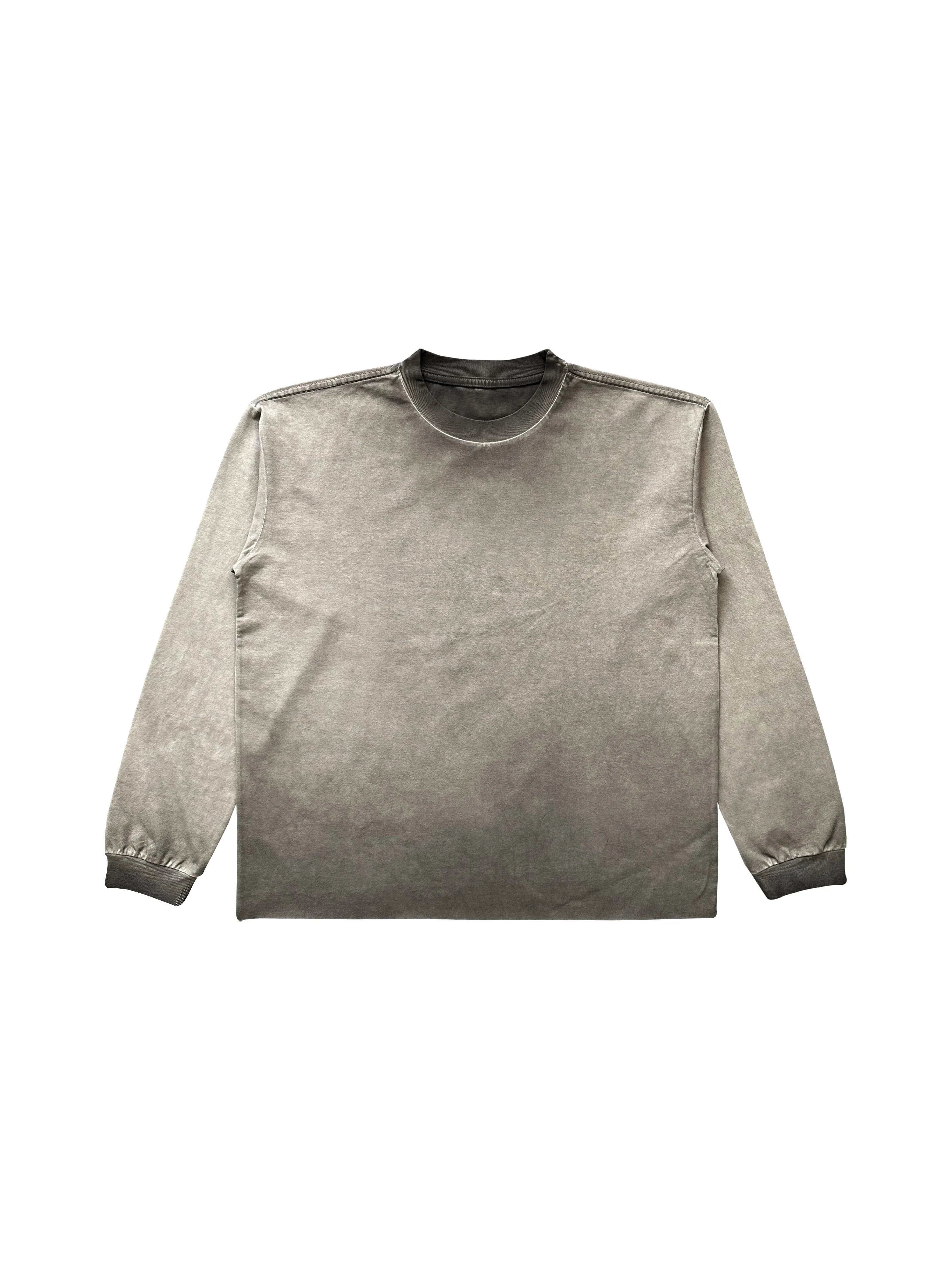 色あせしたTシャツを元に戻すのは無理？ウォッシュ加工の長袖Tシャツが解決するリアルな使い方