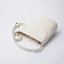 帆布製 おしゃれな春夏用斜め掛けバケットバッグ【個性的なデザイン】