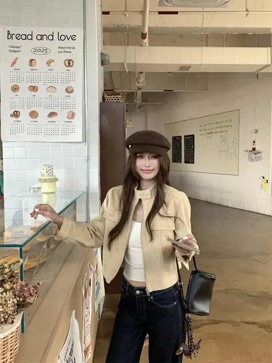 秋季にぴったりのラウンドネックスエードジャケット【女性用・カジュアル・ゆったりフィット・ショートデザイン】