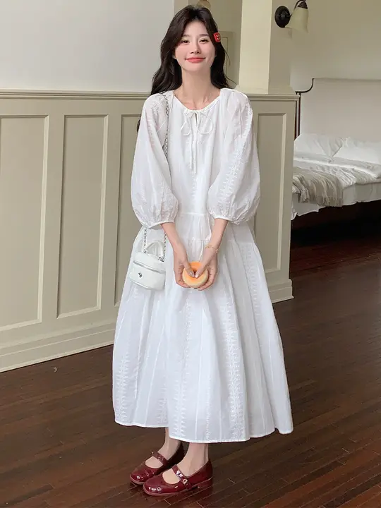 清楚で美しい白のロングドレス【春秋向け・ユニークデザイン】