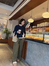 深い青のニットカーディガン【レースディテール・秋冬用・女性用】（セットアップ対応）