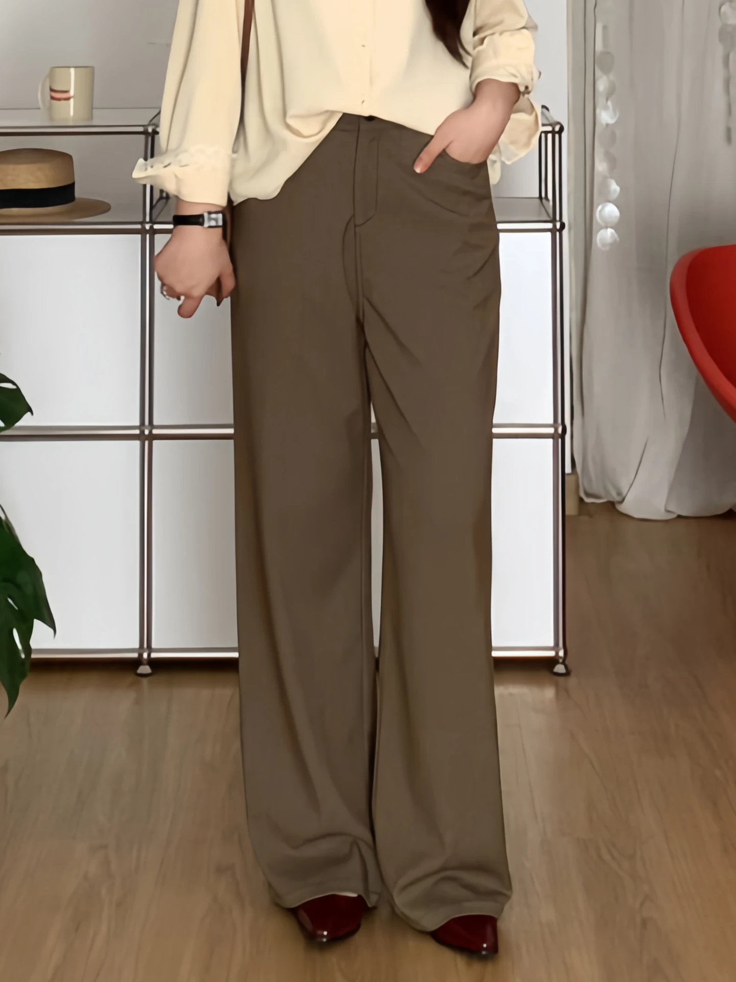 60代ワイドパンツの着こなしは、黒いワイドパンツで失敗しない方法は？
