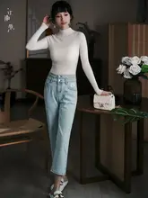 上品なデザイン！ホワイトのハイネックニットトップス【極上の柔らかさ・ウール混】