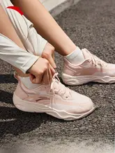 通気性のあるメッシュ素材を使用した女性用軽量トレーニングシューズ【柔らかいソール・減震機能付き】