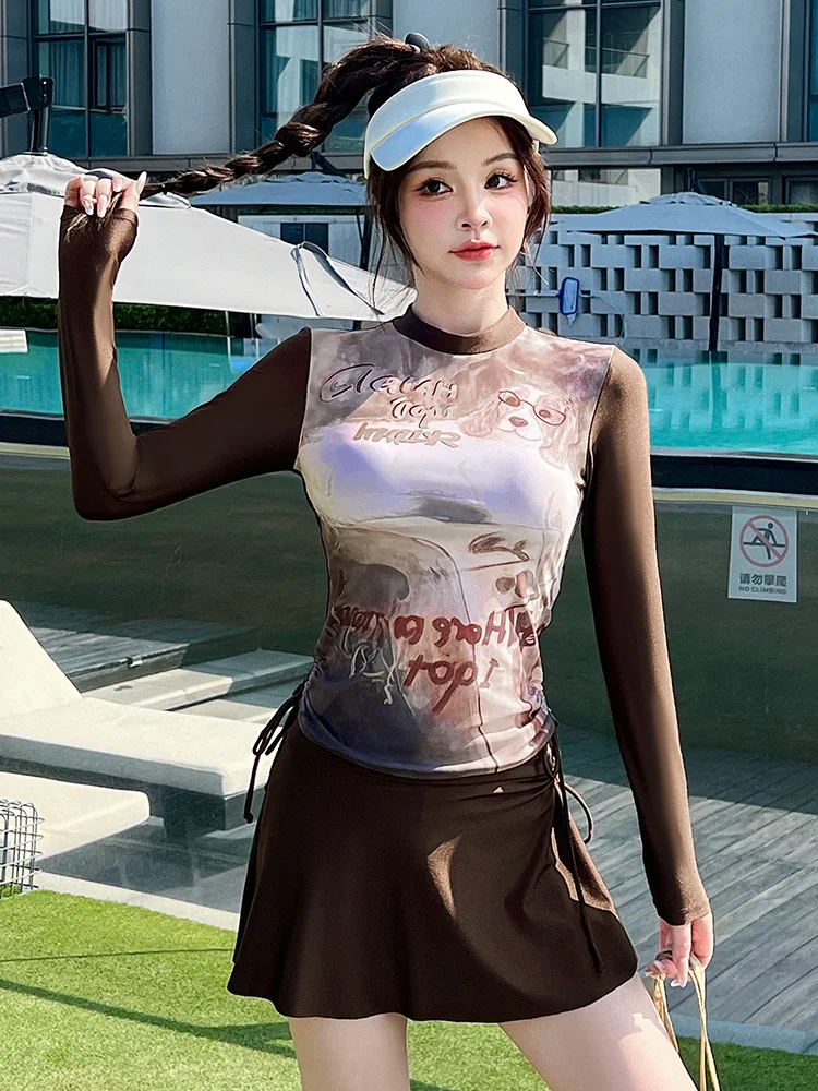 レディース水着 大人向けの美しいデザイン  で体型カバーを実現