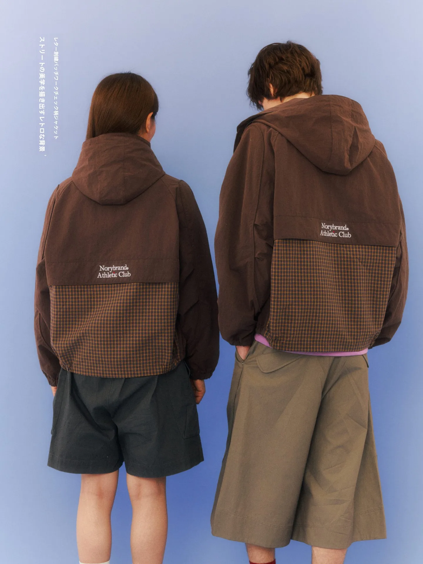 通勤 レインウェア は必須か？文字刺繍入りチェック柄ジャケットが解決する雨天通勤の悩みとは