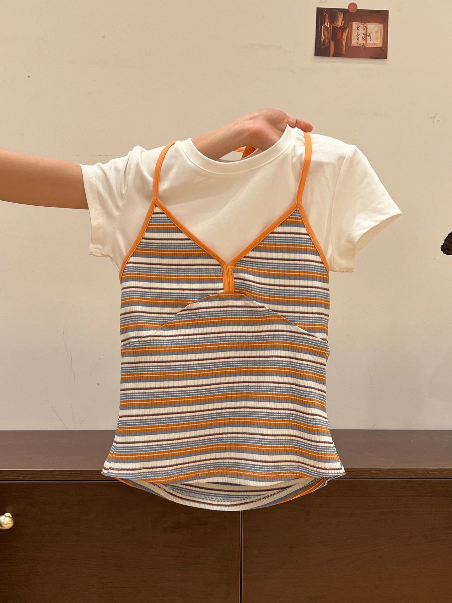 ノースリーブワンピース tシャツ 重ね着のベストな選び方は？4選で春から夏まで使えるスタイルを構築