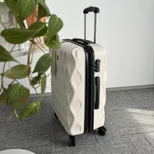 耐久性に優れたPC素材の旅行用スーツケース【男女兼用・キャスター付き・TSAロック】