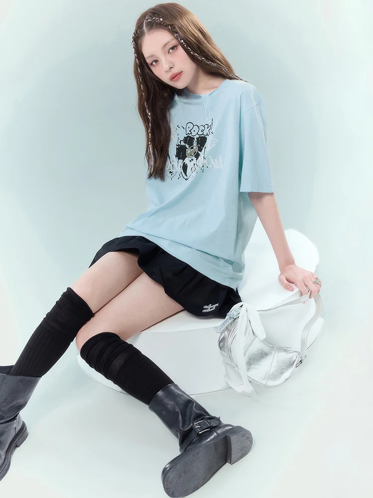 カジュアルなアニメ風ロゴプリントTシャツ：chuuブランドの夏用ロゴTシャツおすすめガイド
