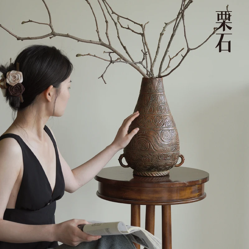 素敵な花瓶を選ぶには？新中式の青銅器風アート花瓶が、和室からオフィスまで彩る理由
