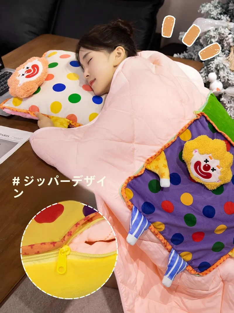 小丑デザインの抱き枕＆ブランケット：テレビ枕としての実用性と使用シーン