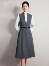 高級感ある白色半高襟シャツとベスト風ワンピース【女性用・気品あるデザイン・フレンチスタイル】（セットアップ対応）