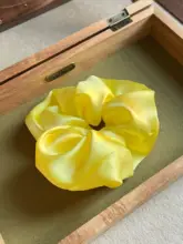 華やかな黄色の真絲ヘアゴム【フレンチスタイル・シンプルデザイン】