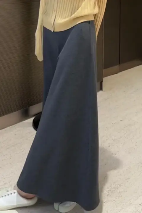 軽やかで快適！深灰色のフィッシュテールスカート【夏用・中長丈・女性用】（セットアップ対応）