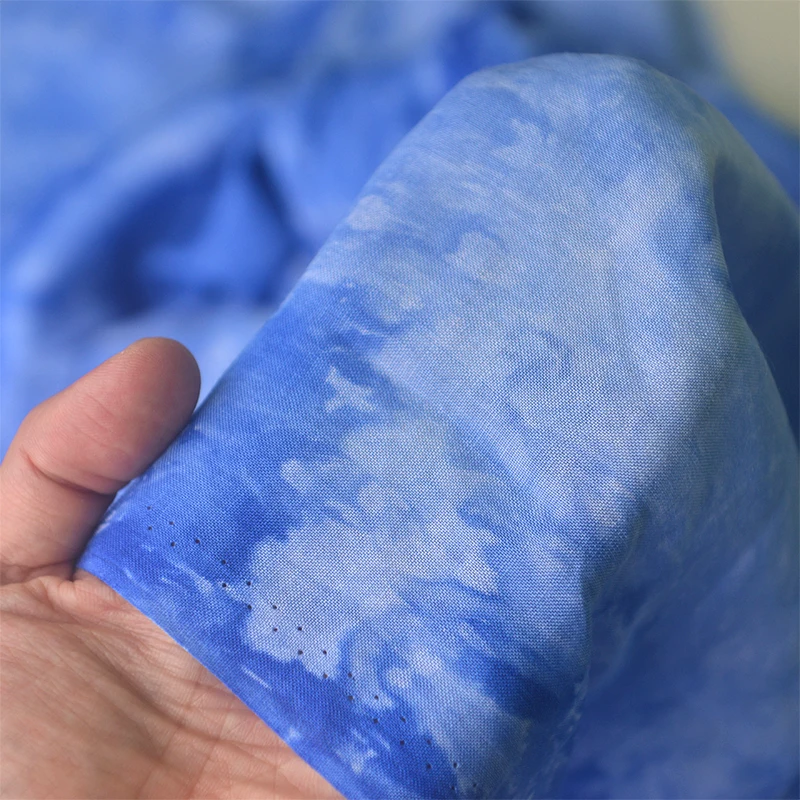 藍色タイダイコットンシフォン生地：DIYスカーフやドレス制作に最適な純棉素材
