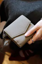 本革製 レディース三つ折り財布【ショートタイプ・高品質牛革・カードポケット付き】
