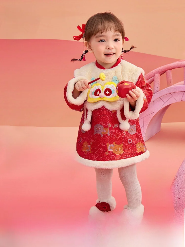 春秋用女の赤いベビードレス：9ヶ月赤ちゃんプレゼントに最適なデザインと実用性
