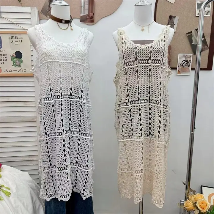 レトロな花飾りのレースマキシワンピース【ノースリーブ・重ね着対応】