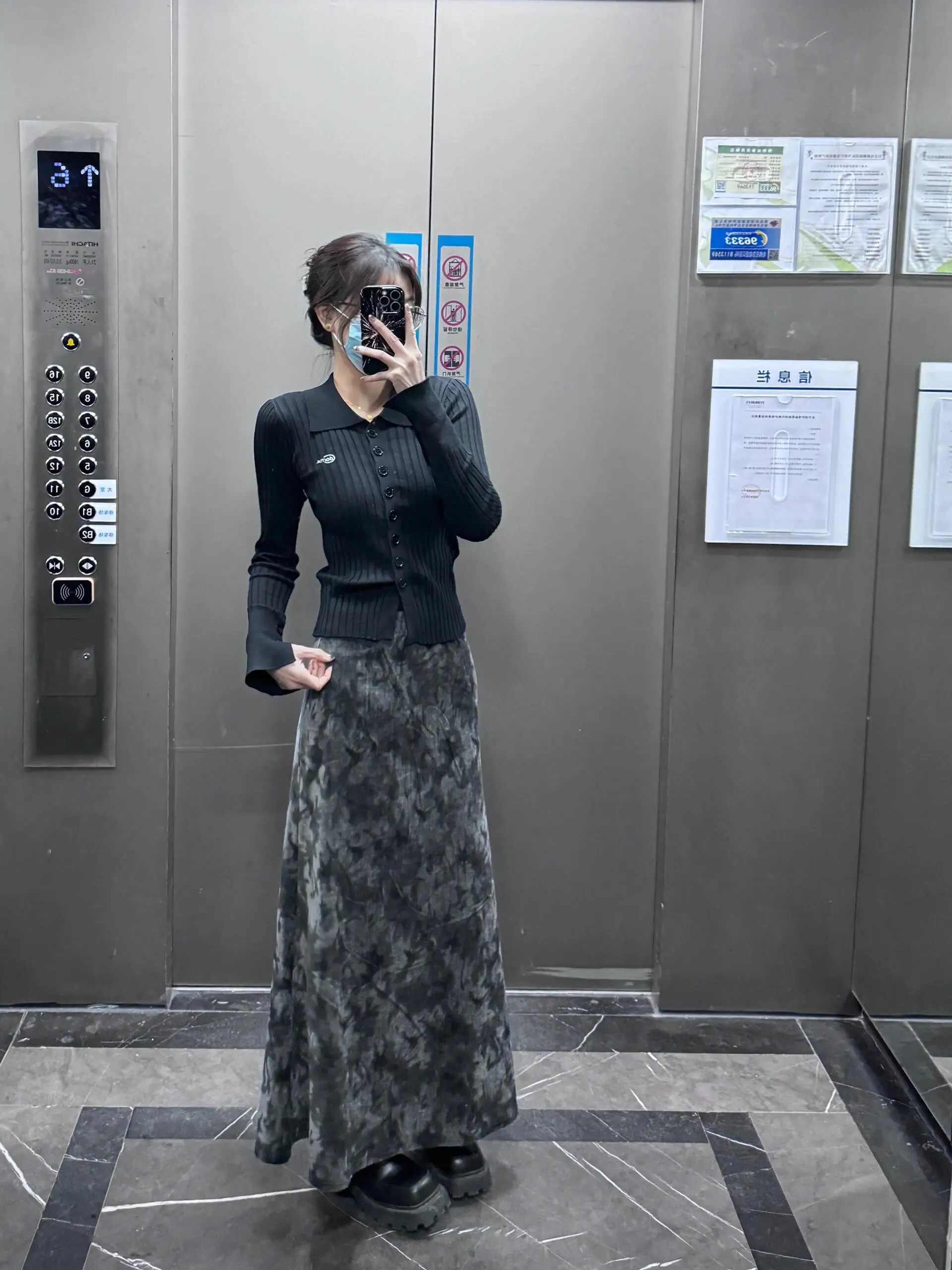 高身長向けロングブラックレトロタイダイ柄スカート：ウエストゴムとAラインが実用性を支える