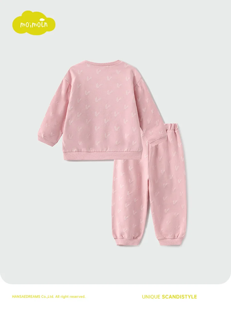 1歳誕生日の祖父母に贈る服は、どう選ぶ？人気ブランドと高級感のバランスを解説