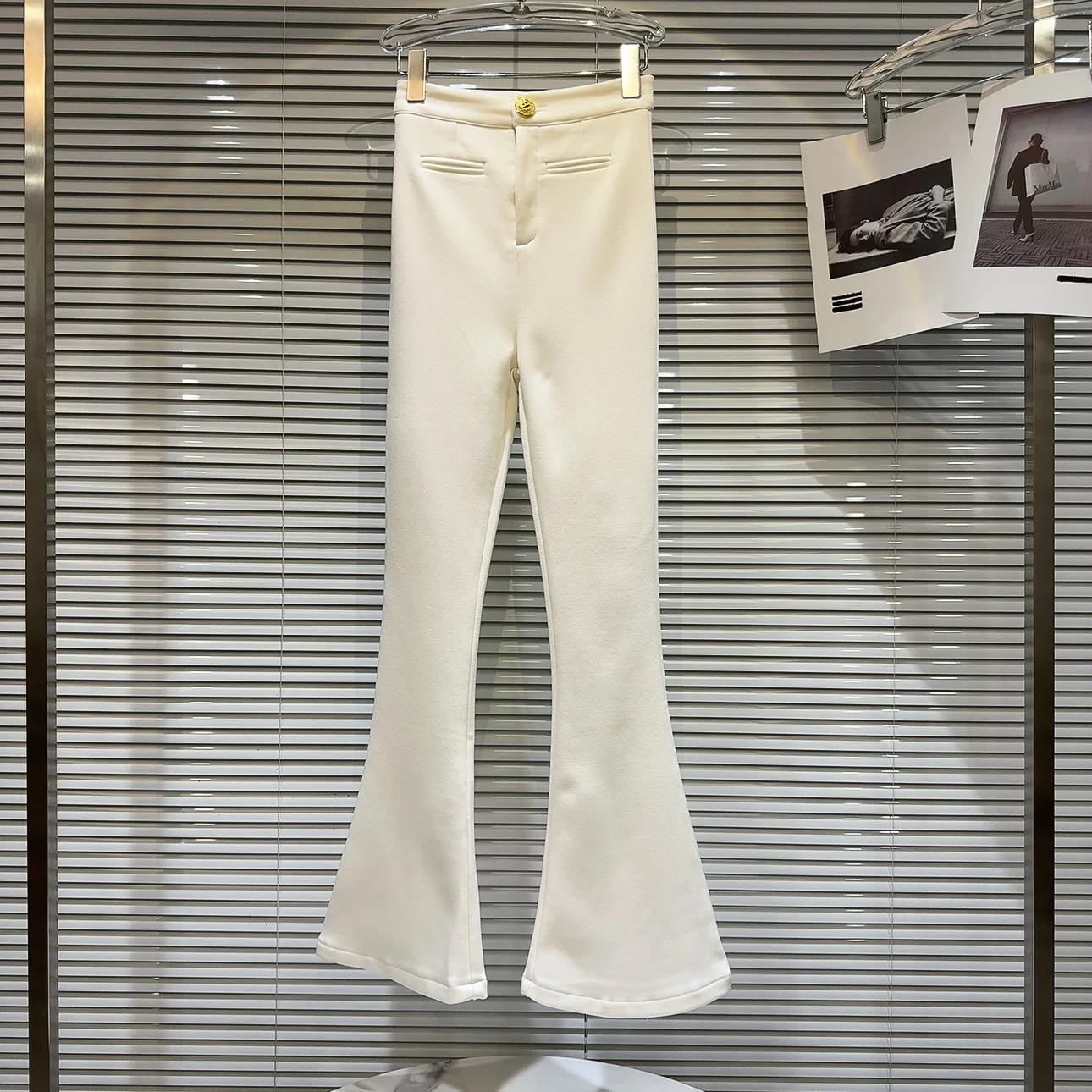 2026年レディースパンツのトレンドは？「スリムフィット・マリーゴールドパンツ」がなぜ今、女性の日常に必要なのか？