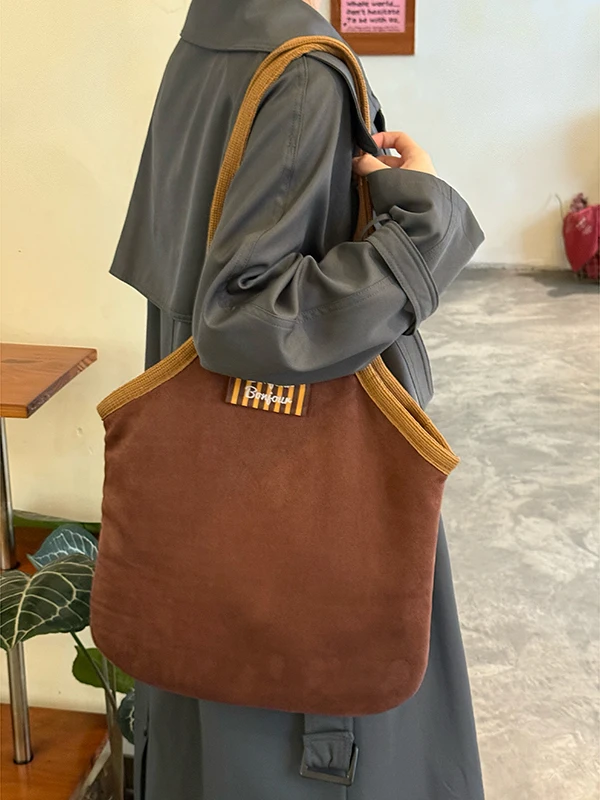 通勤や旅行に使える軽量トートバッグは、どう選ぶ？