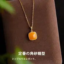 蜜蝋吊り下げペンダント【無事牌・毛糸のネックレス・天然琥珀・玉石・飴色】