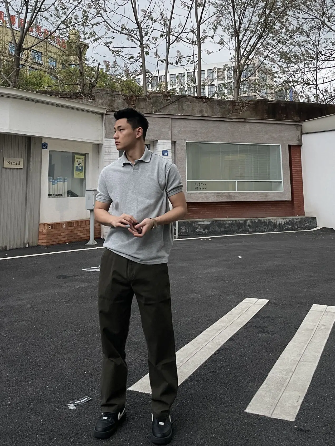 カーゴパンツ メンズ コーデ 完全ガイド｜通勤・日常で失敗しない選び方