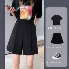 黒のワイドレッグショートパンツ【高腰・Aライン・スリットデザイン】