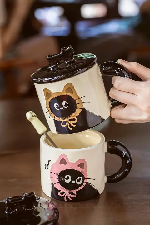 可愛い猫デザインの陶製マグカップ【フタとスプーン付き・ギフトに最適】