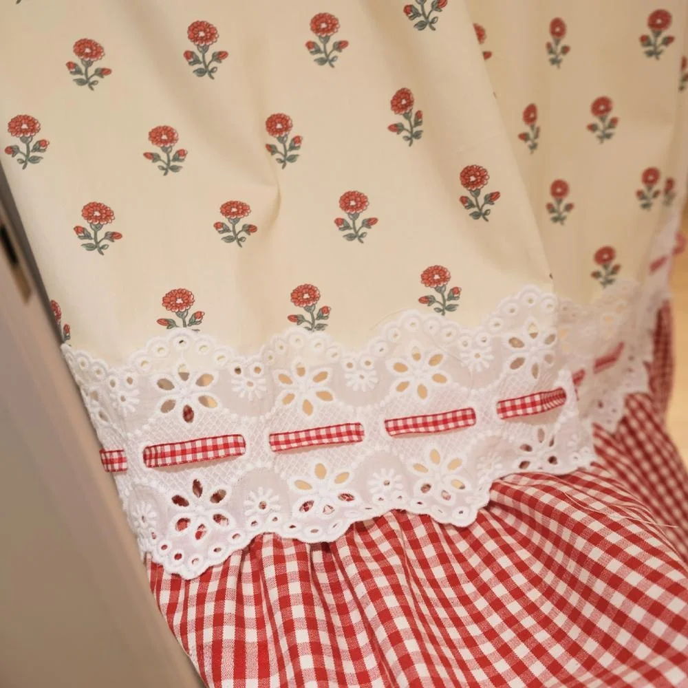 カジュアルカーテンで部屋の雰囲気を変えるには？レトロな小花柄がおすすめの理由