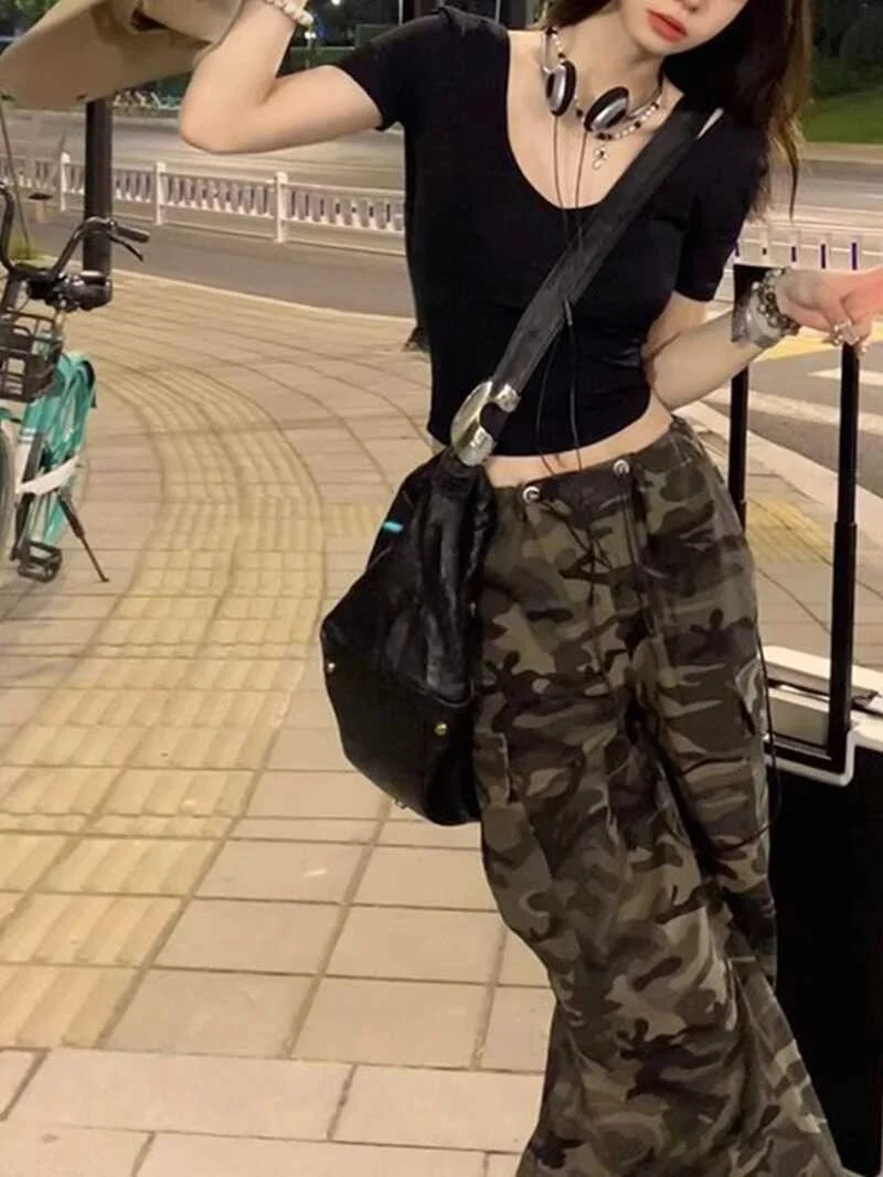 迷彩服をファッションに活かすには？高身長女性に最適なアメリカンヴィンテージパンツの選び方