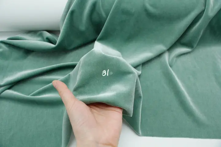 極上の柔らかさの豆緑色金属光沢ベルベット生地【旗袍や漢服のコスチューム用】