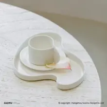 オリジナルデザインの曲線マット陶器トレイ【インテリア装飾用】