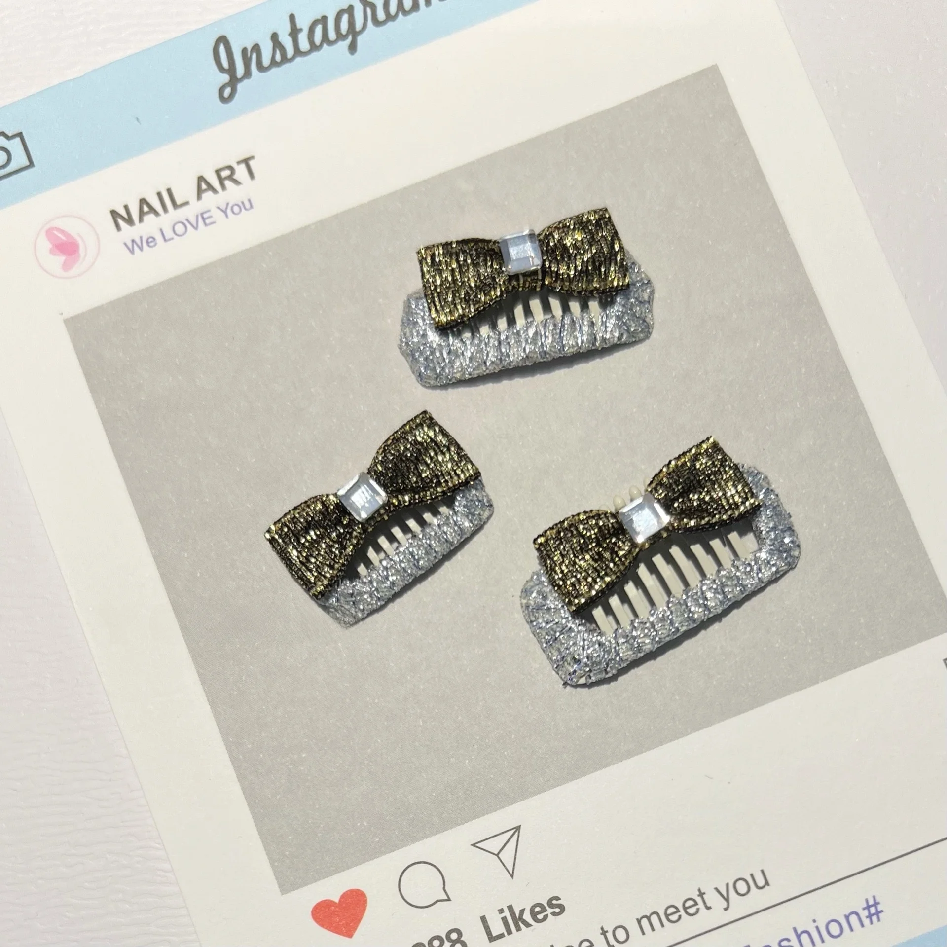 手作りマルチーズ用ヘアクリップの使い方：シンプルな金銀色リボンデザインで日常のヘアスタイルを整える