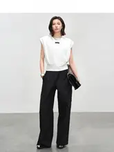 デコルテデザインのノースリーブTシャツ【カジュアル・コットン素材・フィット感・ウエストライン強調】