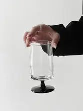 ブラックベースのストレート脚付きグラス【創造的・高級感・ワインやジュース用】