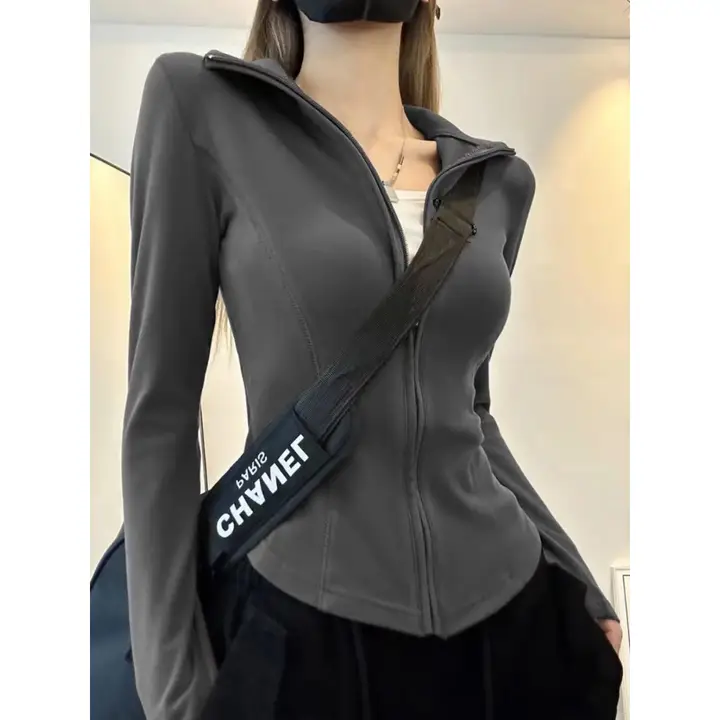 スポーティなデザインのリバーシブルハイネックTシャツ【秋冬用・保温・女性用・ジップ仕立て】