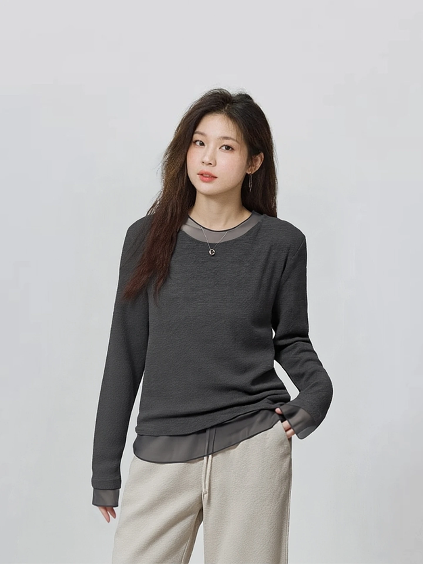 深灰色メッシュコンビニットトップス：ゆったりシルエットで肌にやさしい女性向けチューブトップの選び方