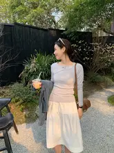 リブデザインのトレンディフィットTシャツ【女性用・おすすめ  】
