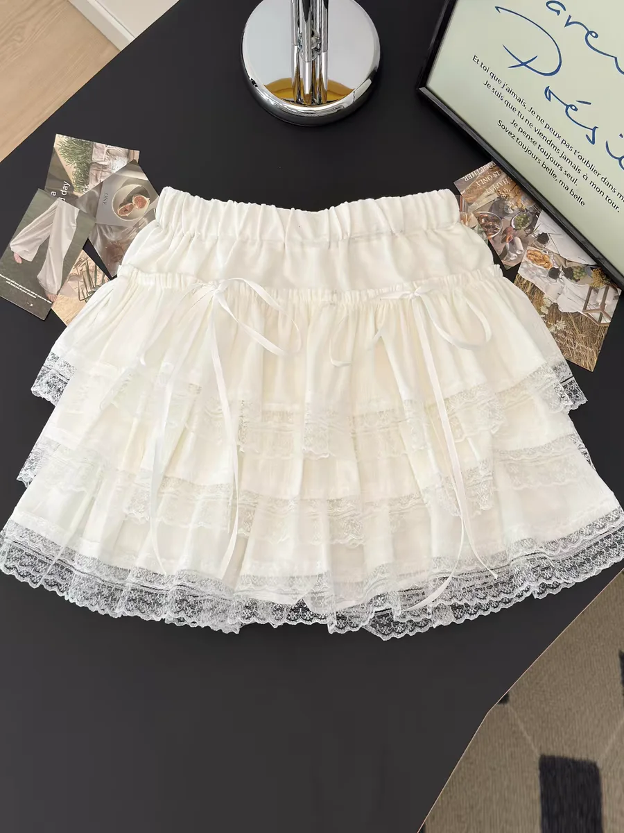 白色レースケーキ風フレアスカート：高腰Aラインで少女らしさを実現