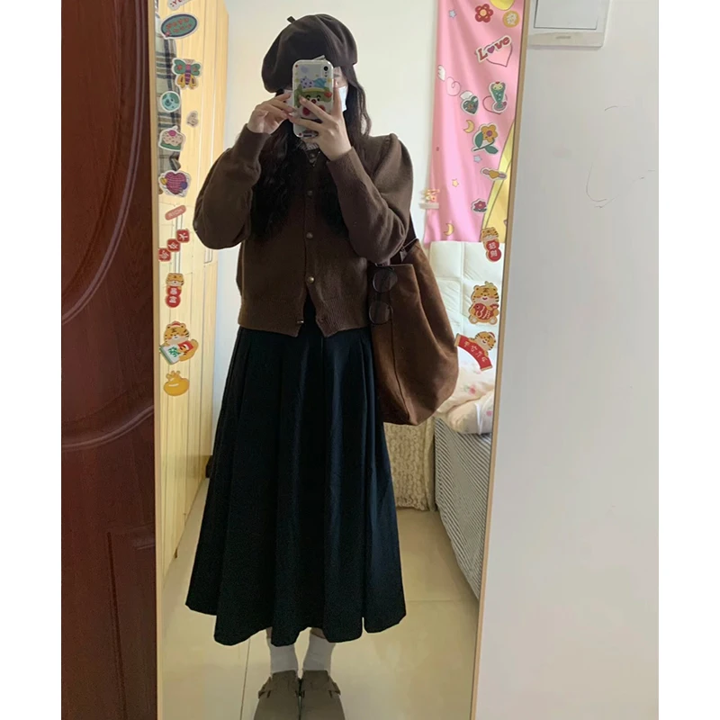 ジャンパースカート コーデ 完全ガイド｜深青色スカートで失敗しない5つの組み合わせ