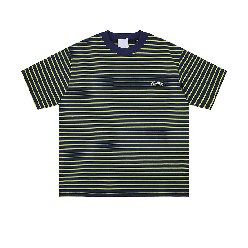 Tシャツにジーンズを合わせるとき、どんなスタイルが自然で洗練された印象になるの？