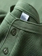 アメリカンリバイバルデザインのヘンリーネック長袖Tシャツ【高品質ワッフル生地・シンプルカラー】