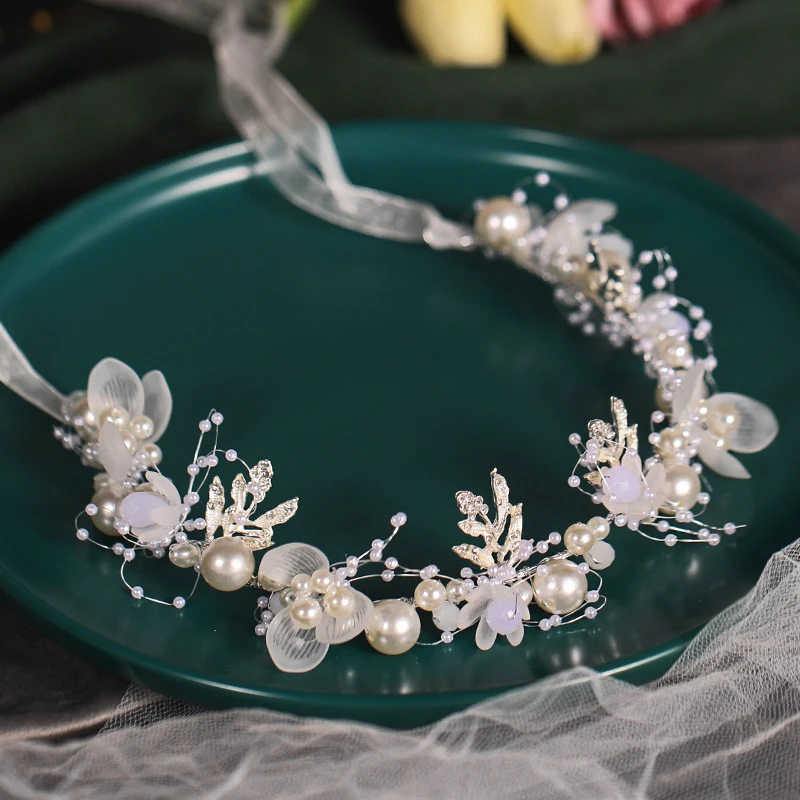 ゴールド ヘッドドレス と 生花 ヘッドドレス どちらがおすすめ？祭り ヘアセット に最適なアイテムは？