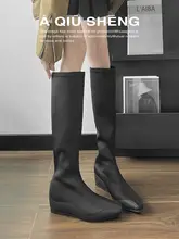 羊皮製 黒いスクエアトゥ内増高さつま先ブーツ【ショート丈・ライディングブーツ・エラスティックデザイン】