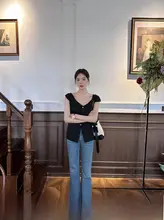 フランス風レトロ ブラックVネック フリル袖 レディースノースリーブトップス【デザイン性・オフショルダースタイル】