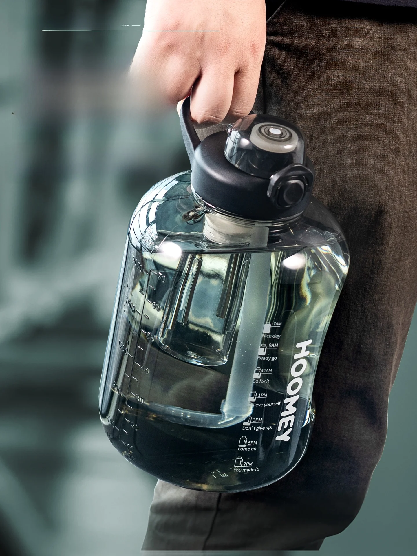 トレーニングコップの実用性：大容量スポーツ水筒【トライタン製・1800ml～2600ml】の性能と使い方